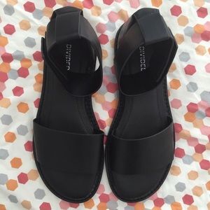 ALL BLACK CHUNKY SANDALS